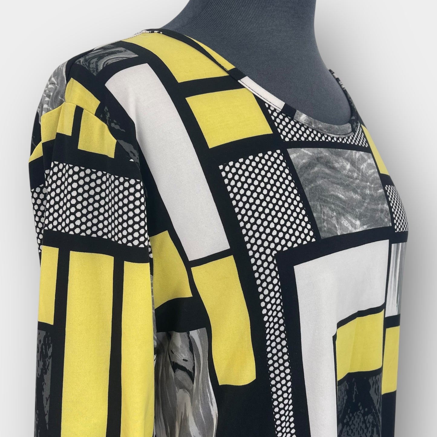 Geometric print top