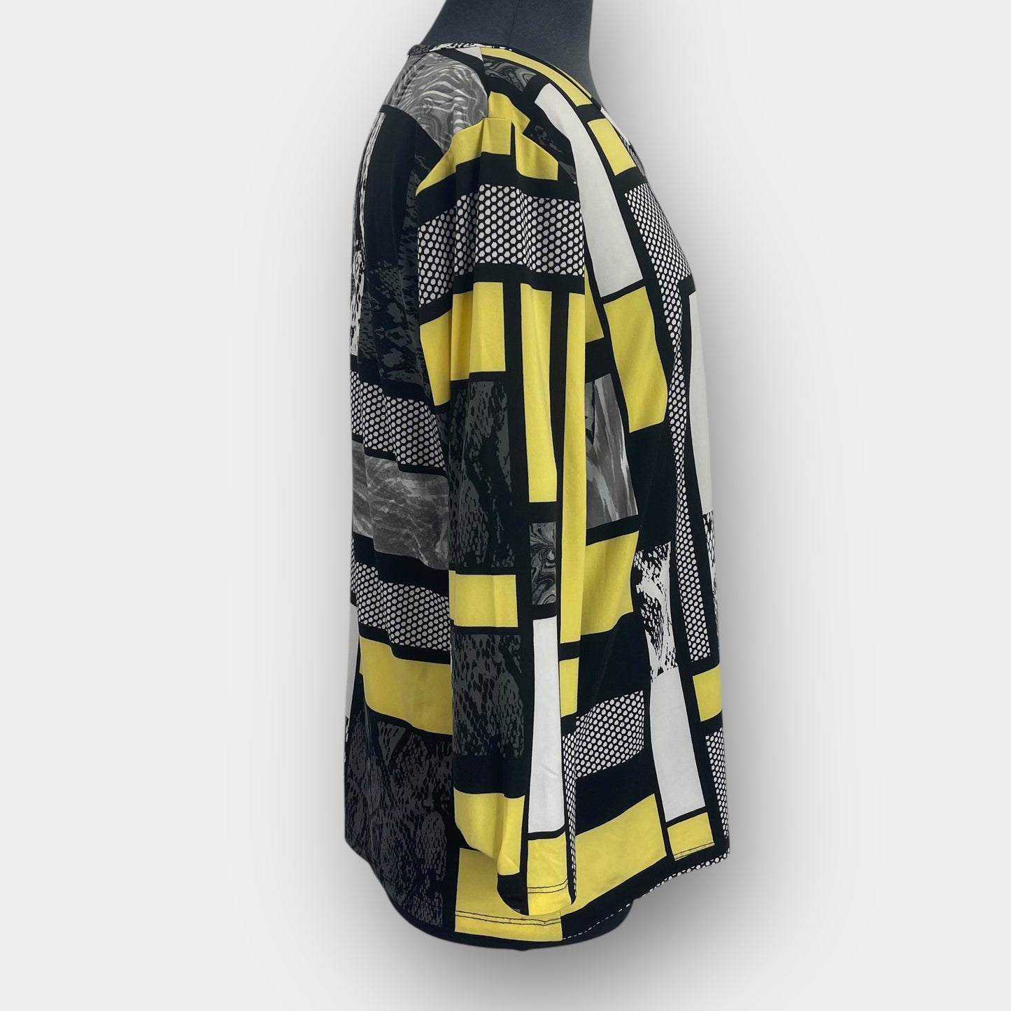 Geometric print top