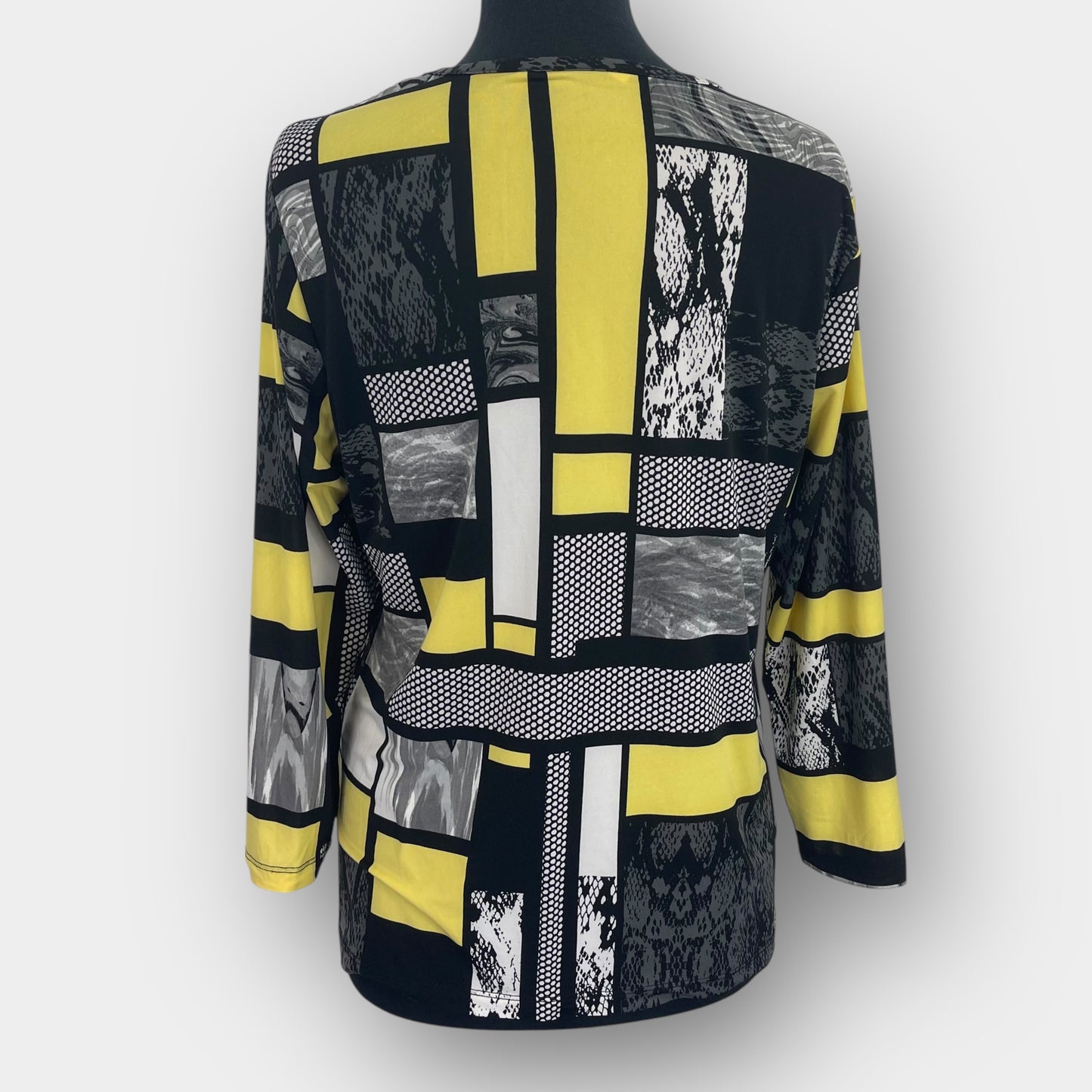Geometric print top