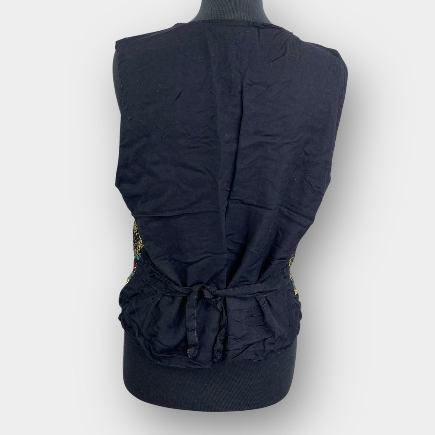 Next Issue vest