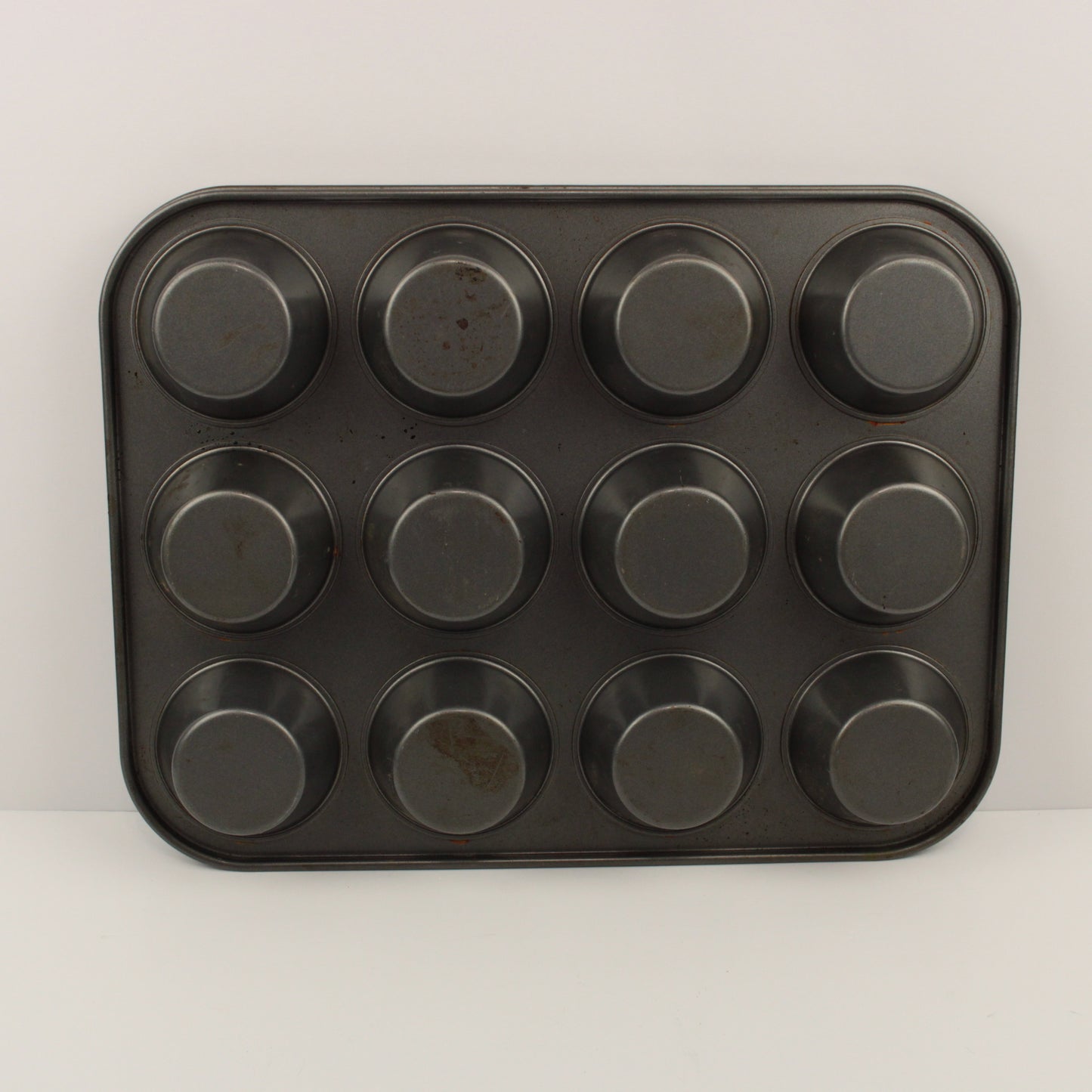 Set of muffin tins