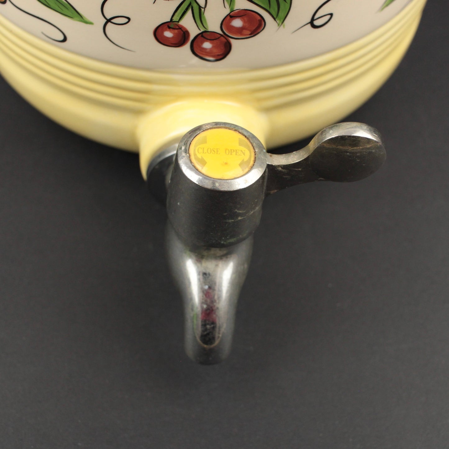 Tabletops ceramic lemonade dispenser