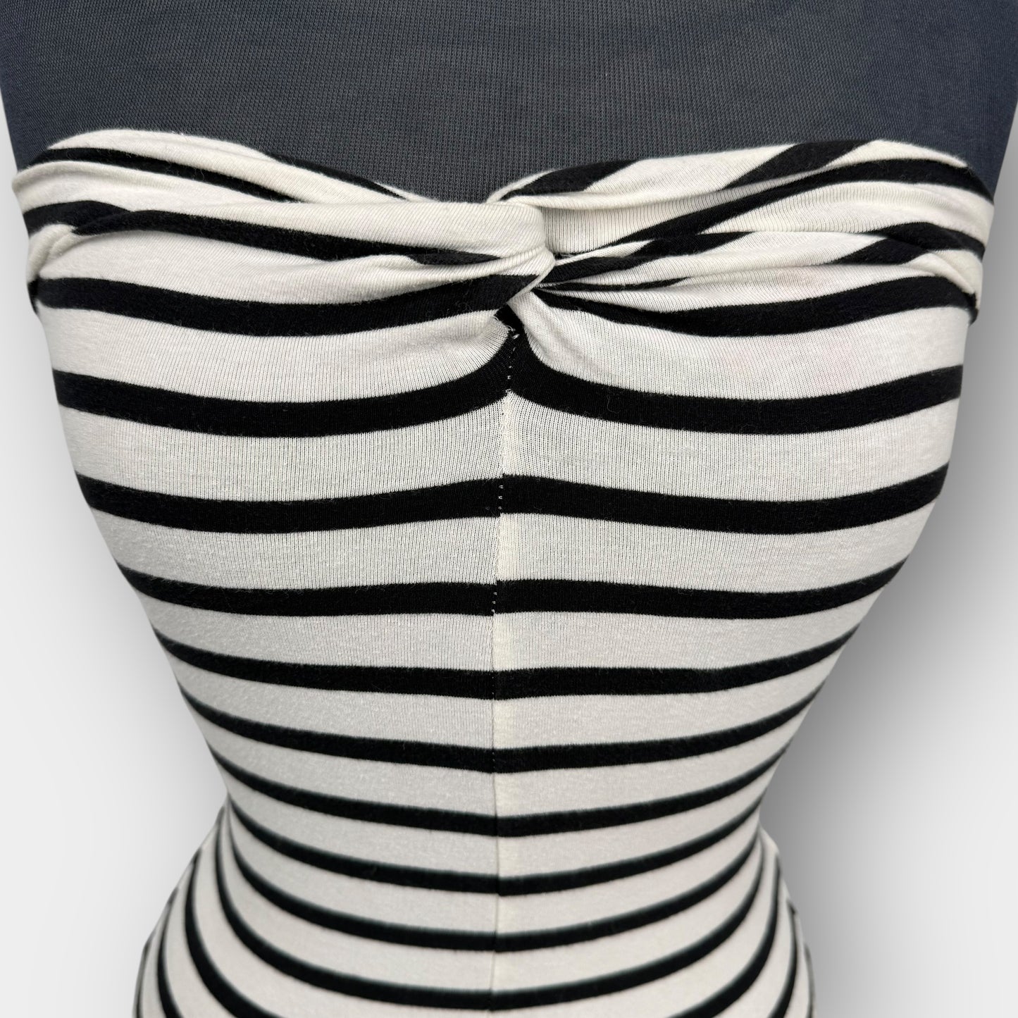 Garage striped bandeau
