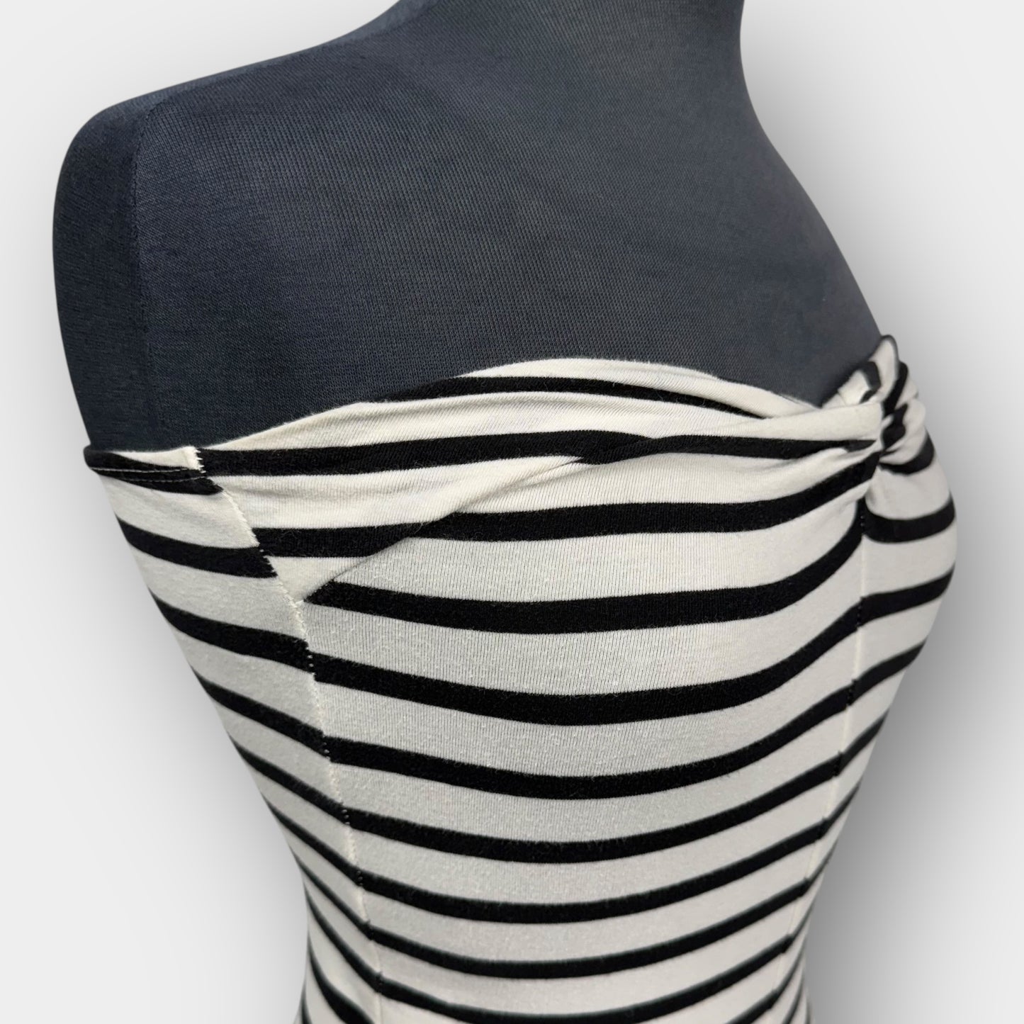 Garage striped bandeau