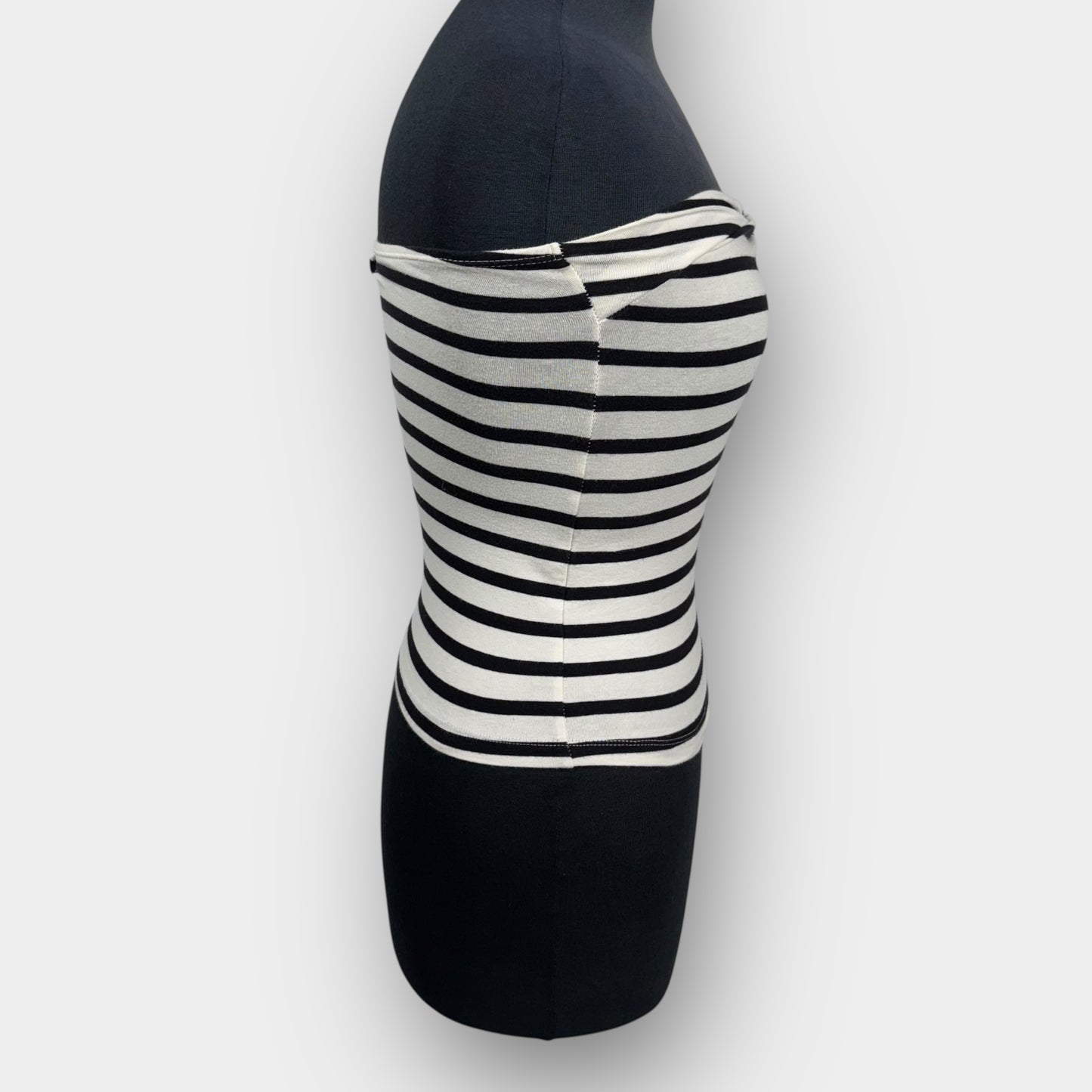 Garage striped bandeau