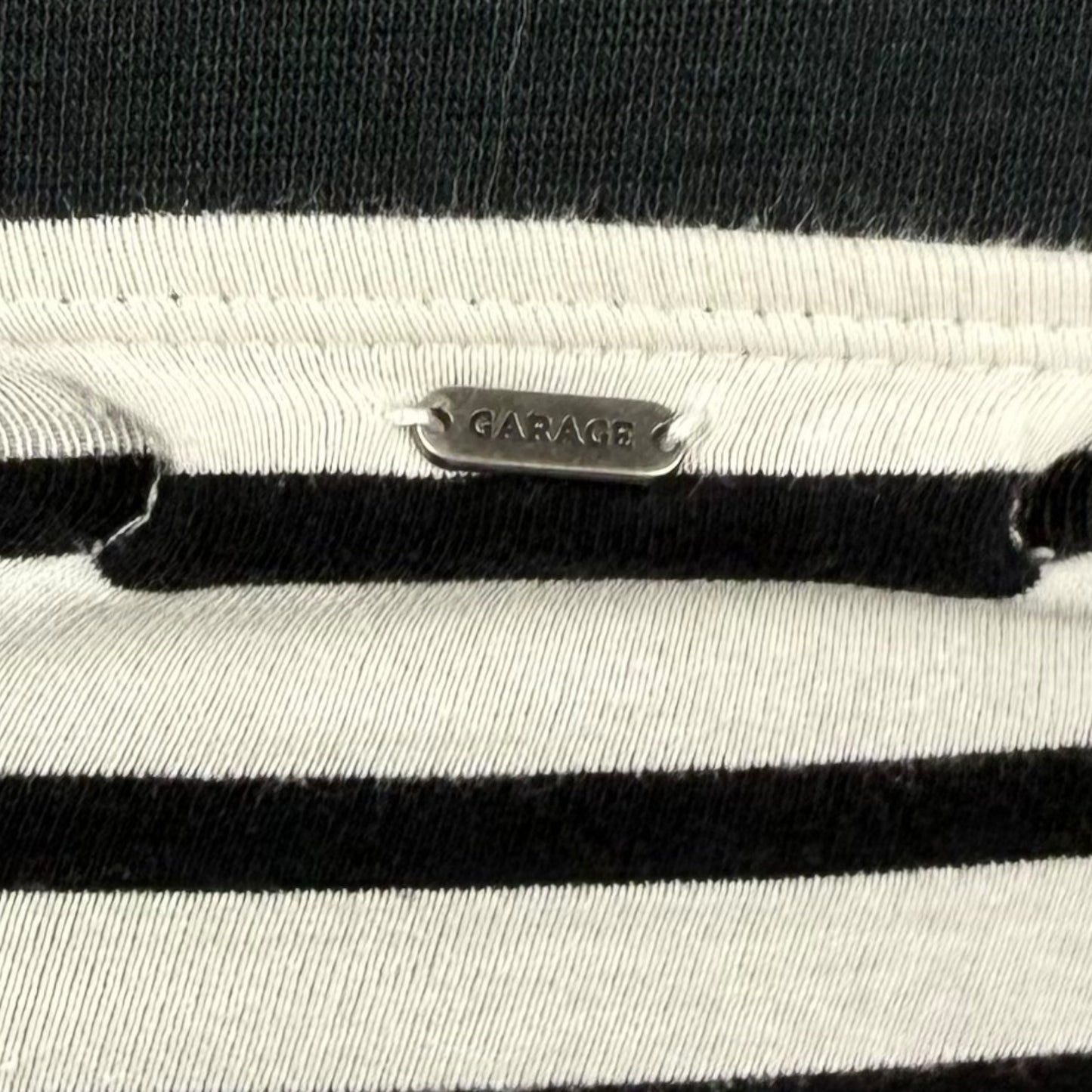 Garage striped bandeau