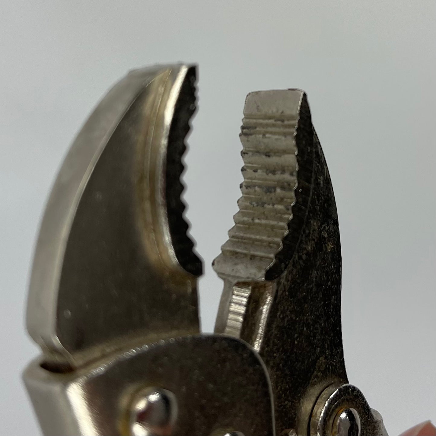 Mastercraft locking pliers