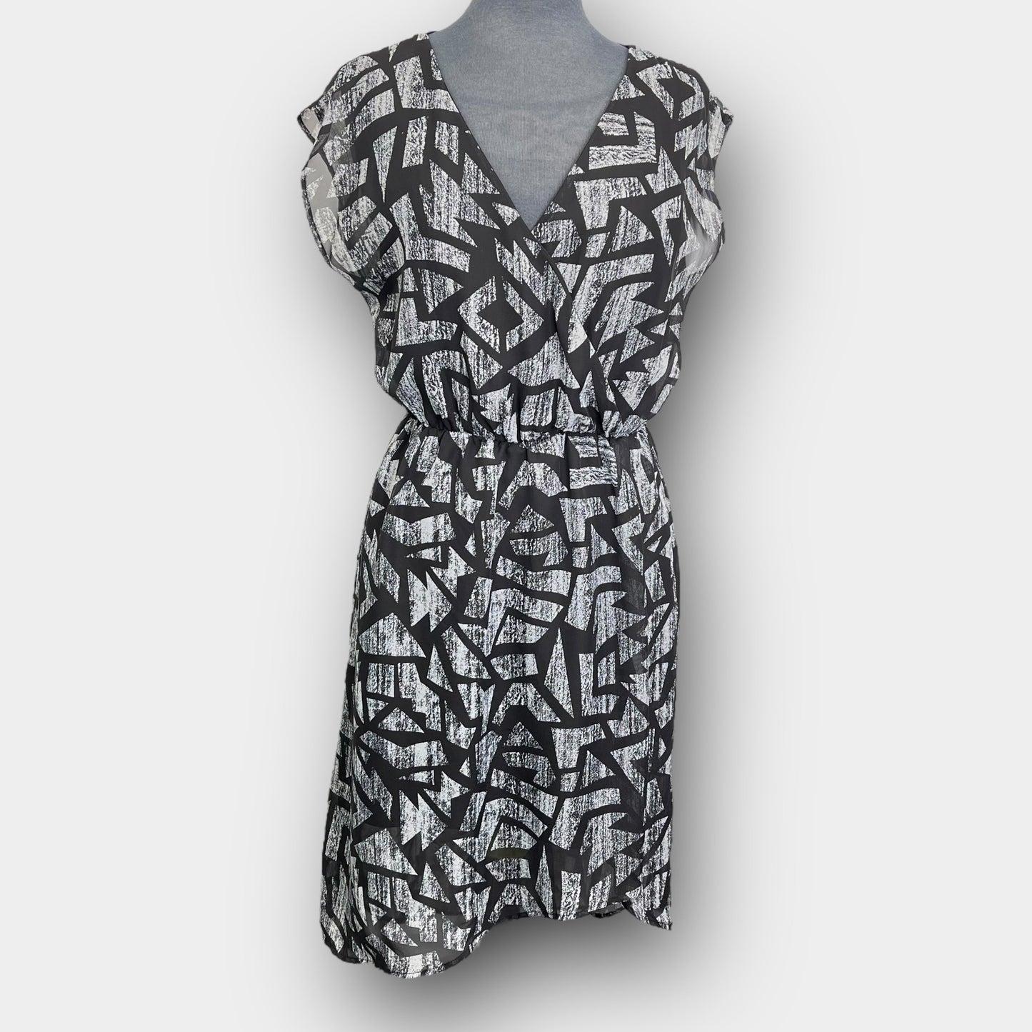 Sleeveless v-neck dress