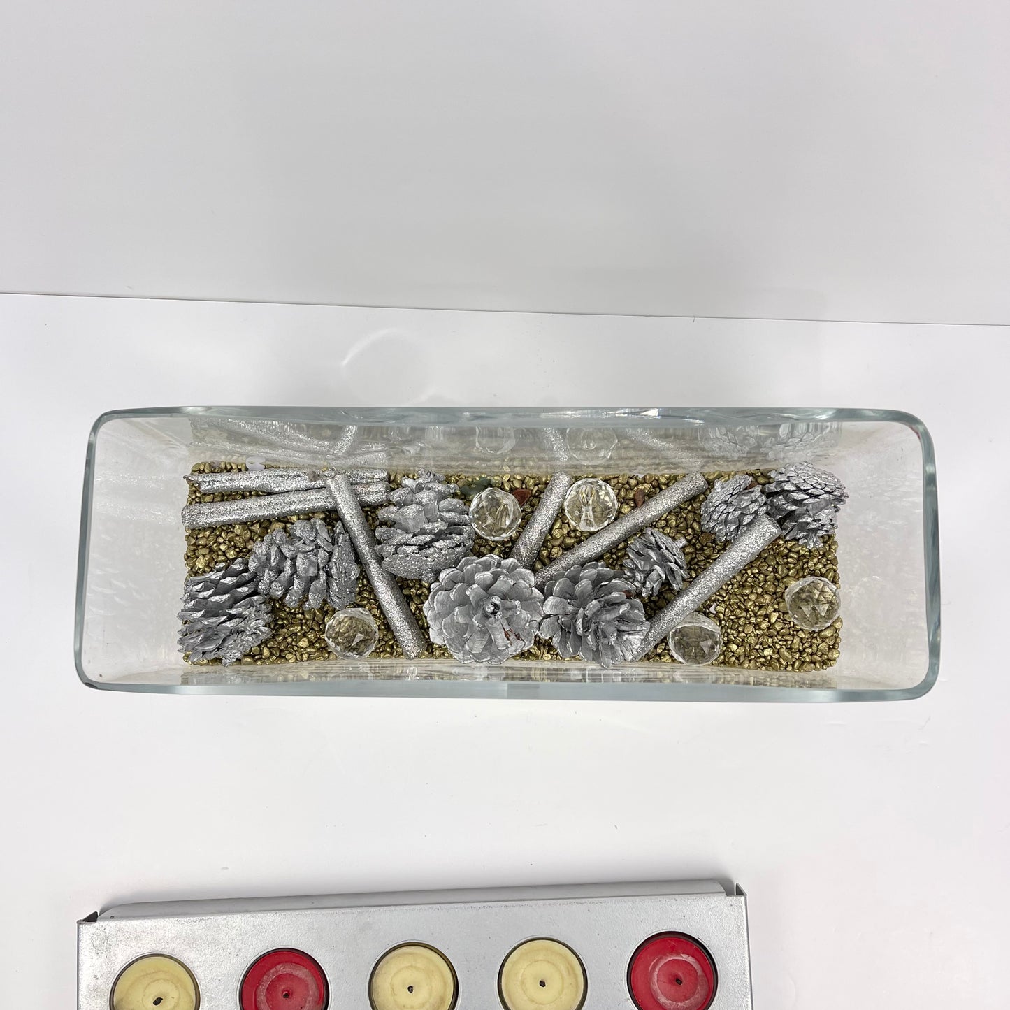 Glass décor with sand/pinecones