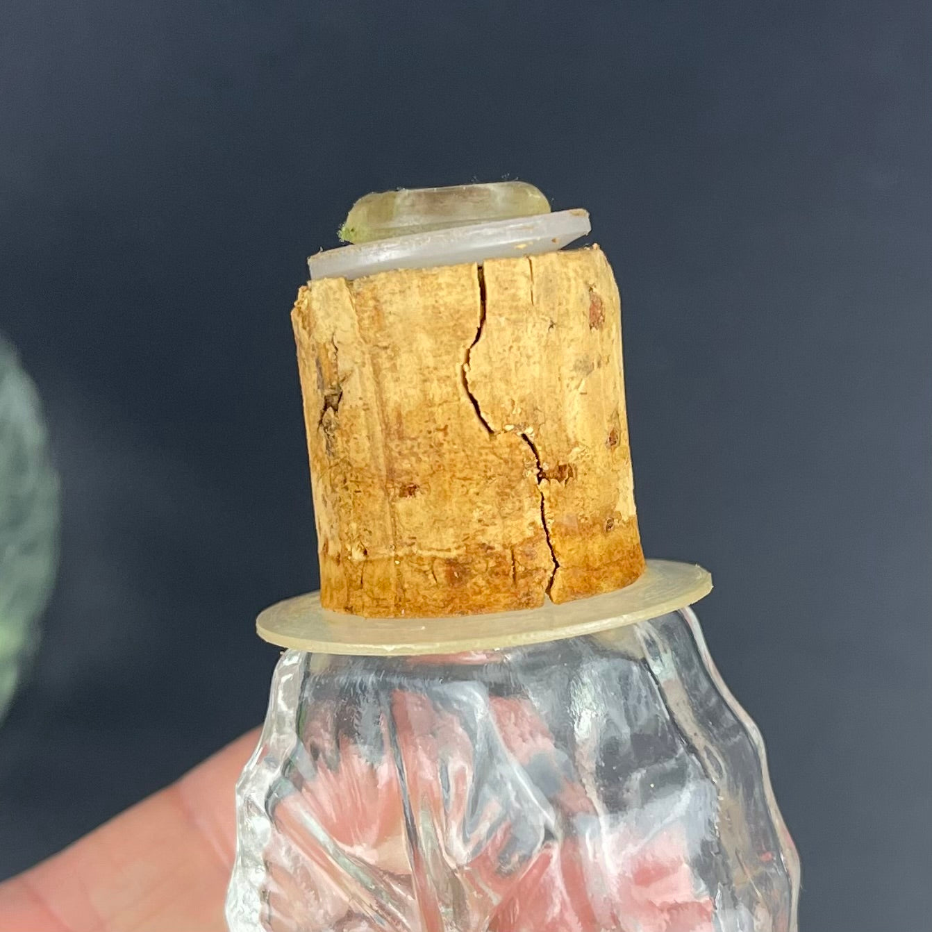 Glass decanter bottle with stopper