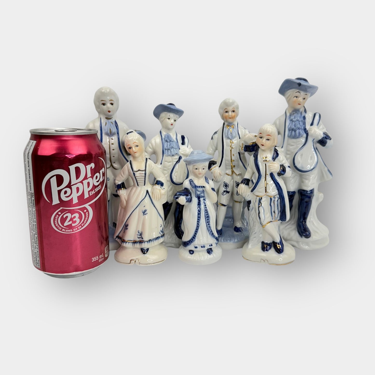 Blue White Figurines Set