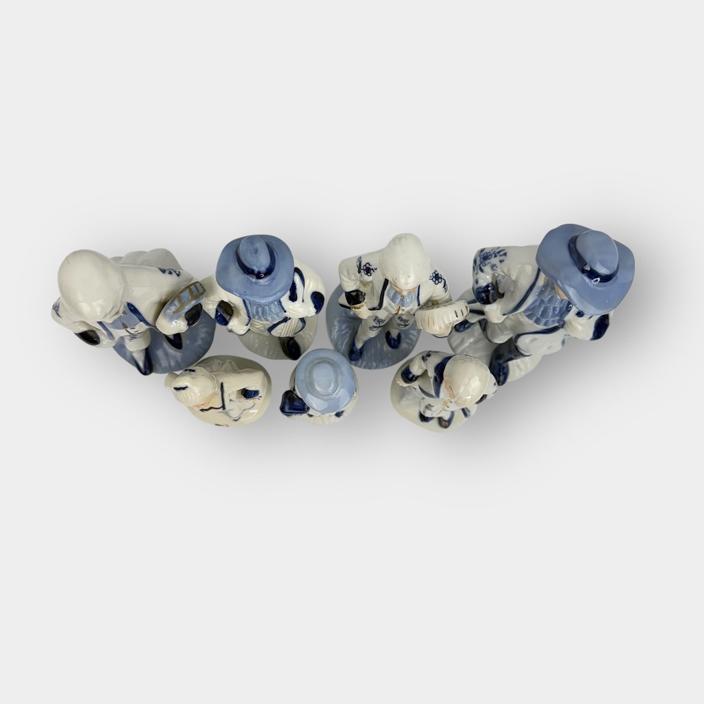 Blue White Figurines Set