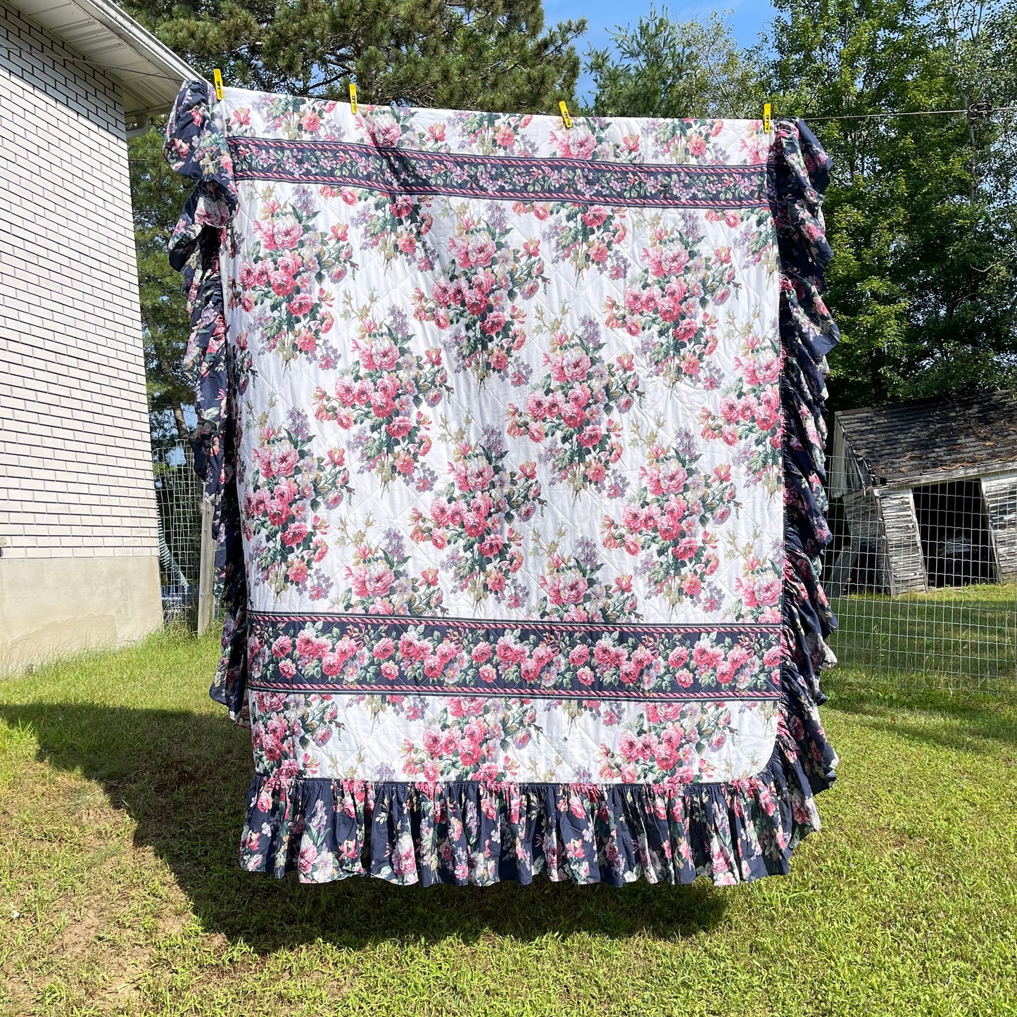 Floral print ruffle trim quilt