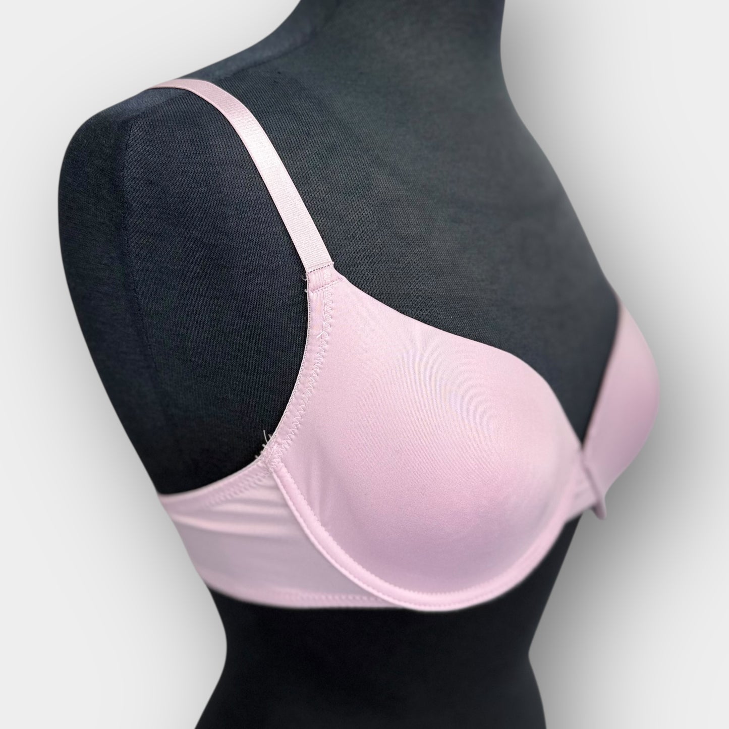 Lightly lined underwire bra (36B)