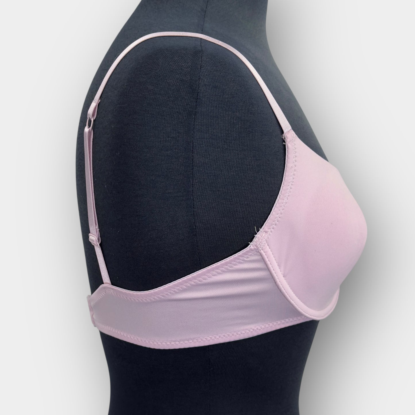 Lightly lined underwire bra (36B)