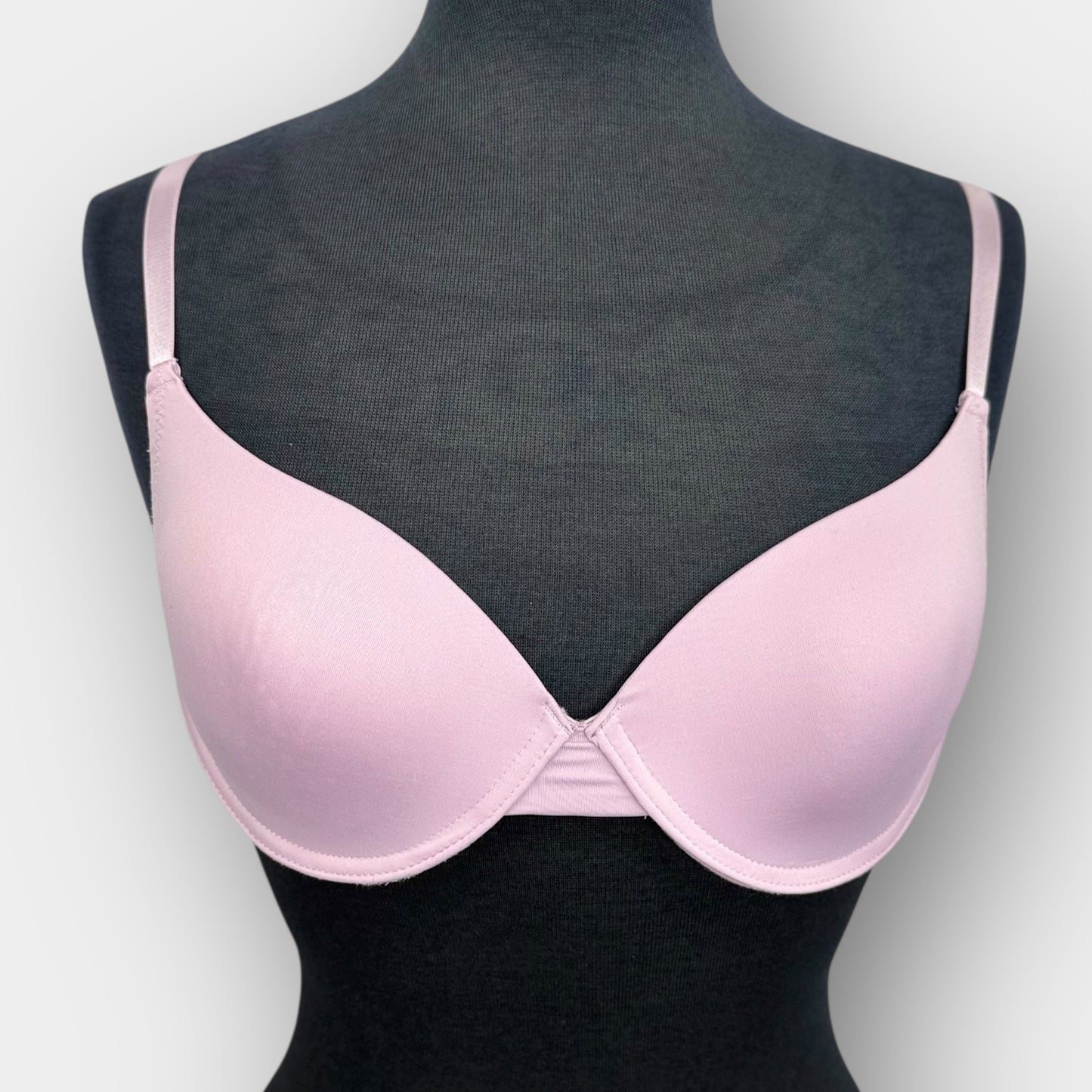 Lightly lined underwire bra (36B)