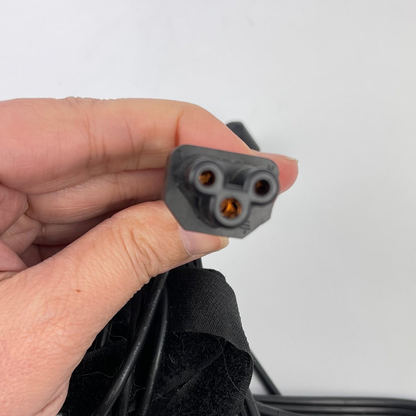 SADP-65KB AC/DC adapter
