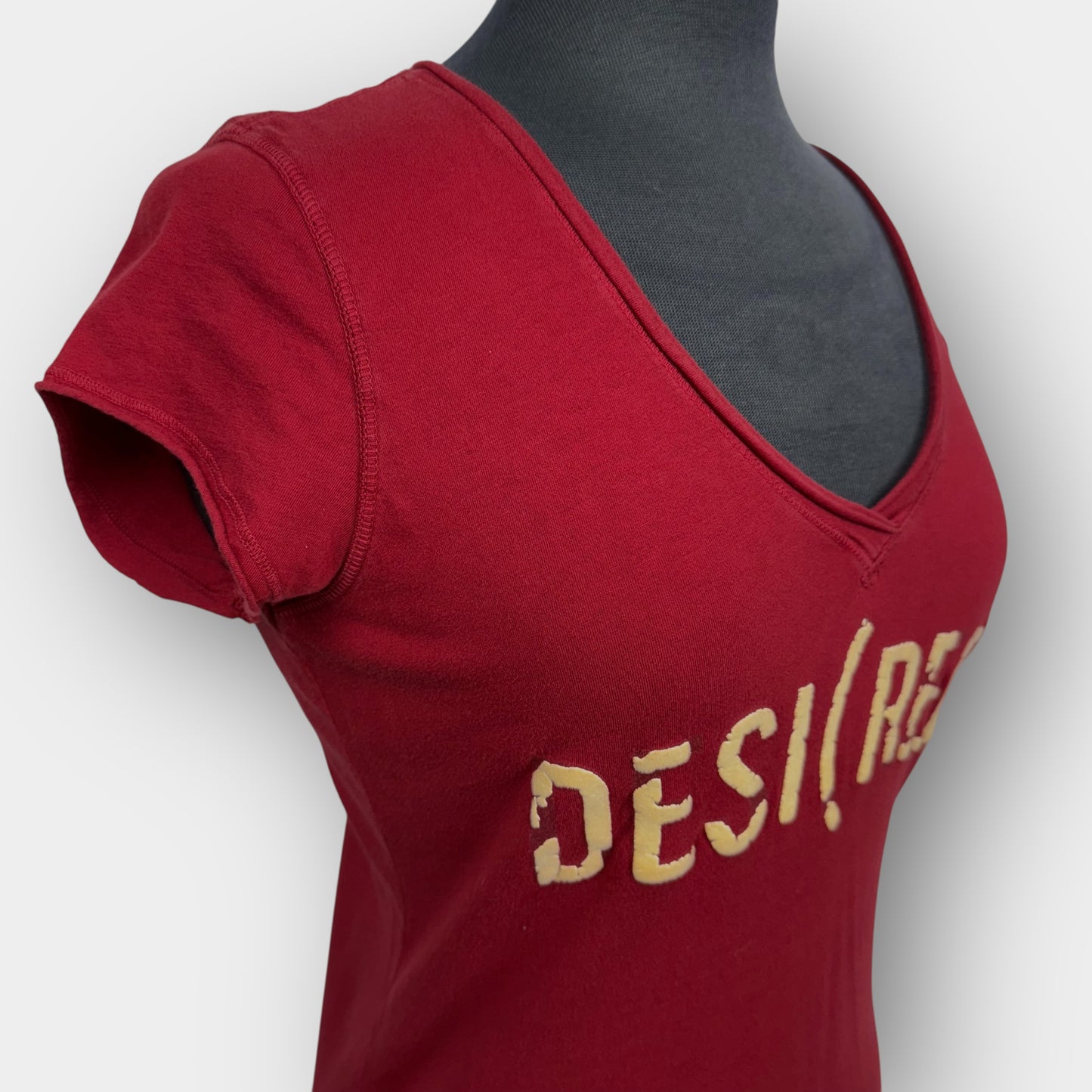 GAP v-neck tee