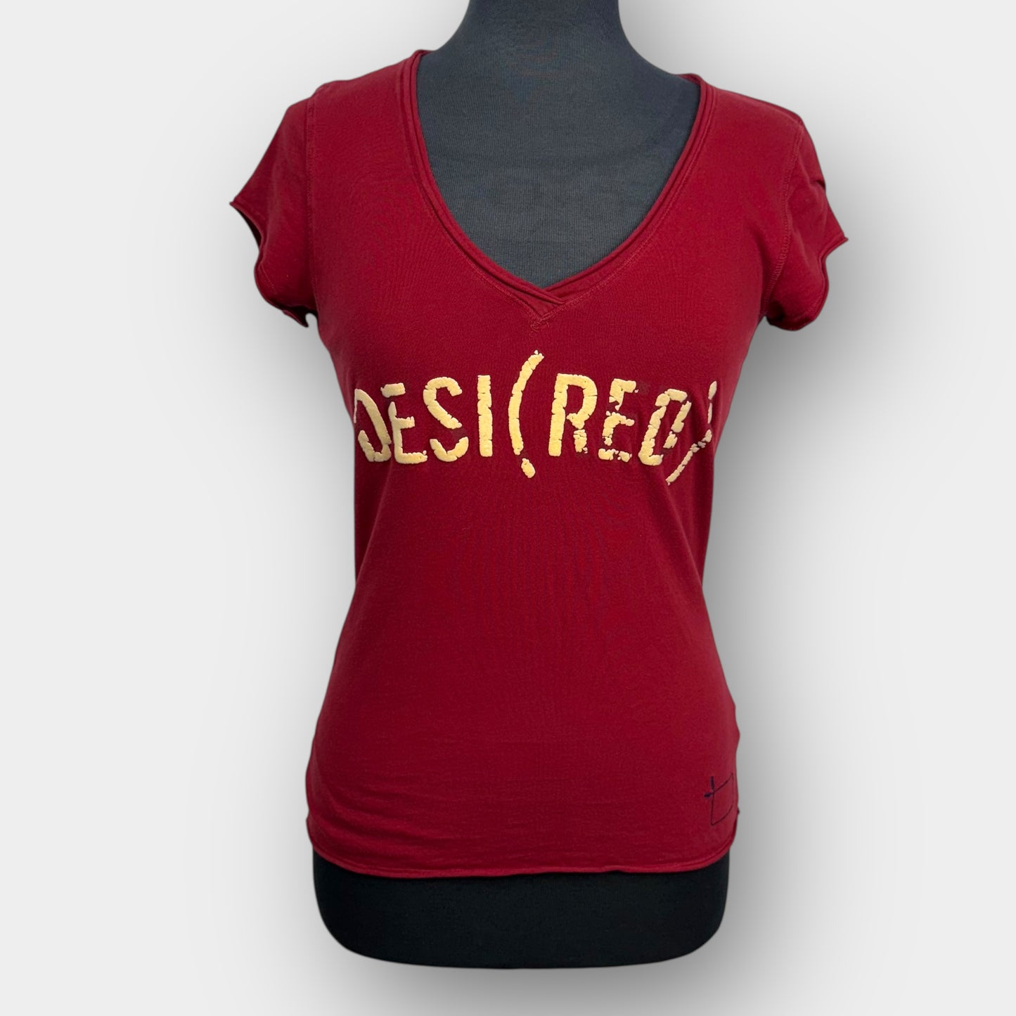 GAP v-neck tee