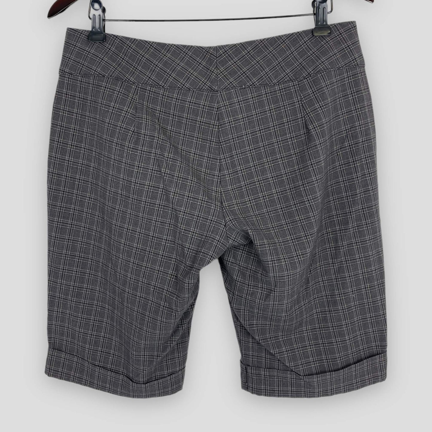 Tremor short