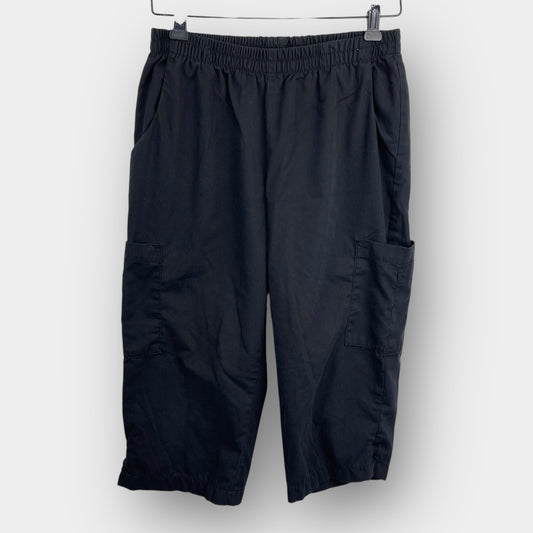 White Cross scrub short