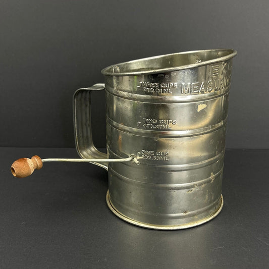 Flour sifter