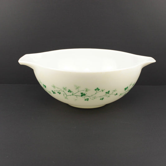 Pyrex #444 vintage serving bowl