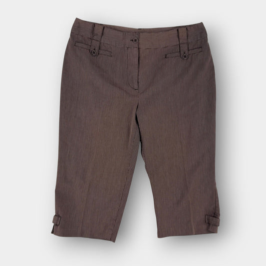 Lindor Petite pinstripe capri