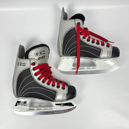 CCM 232 Youth Skates 1Y (fits 2Y)
