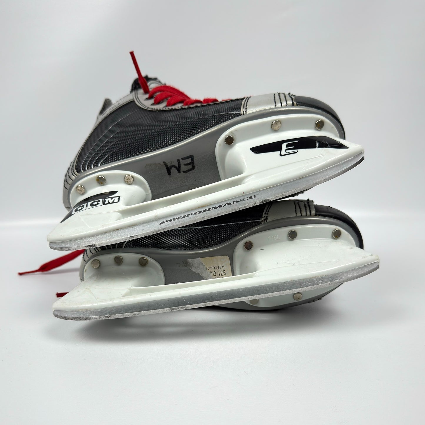 CCM 232 Youth Skates 1Y (fits 2Y)