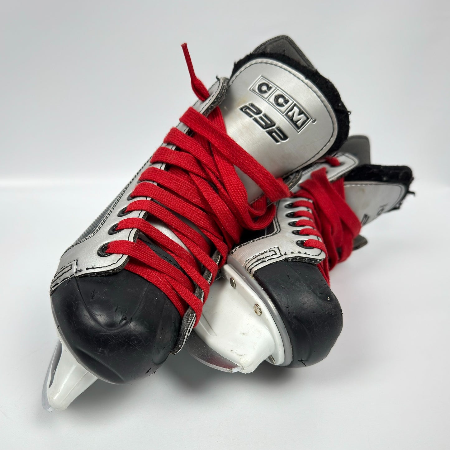 CCM 232 Youth Skates 1Y (fits 2Y)