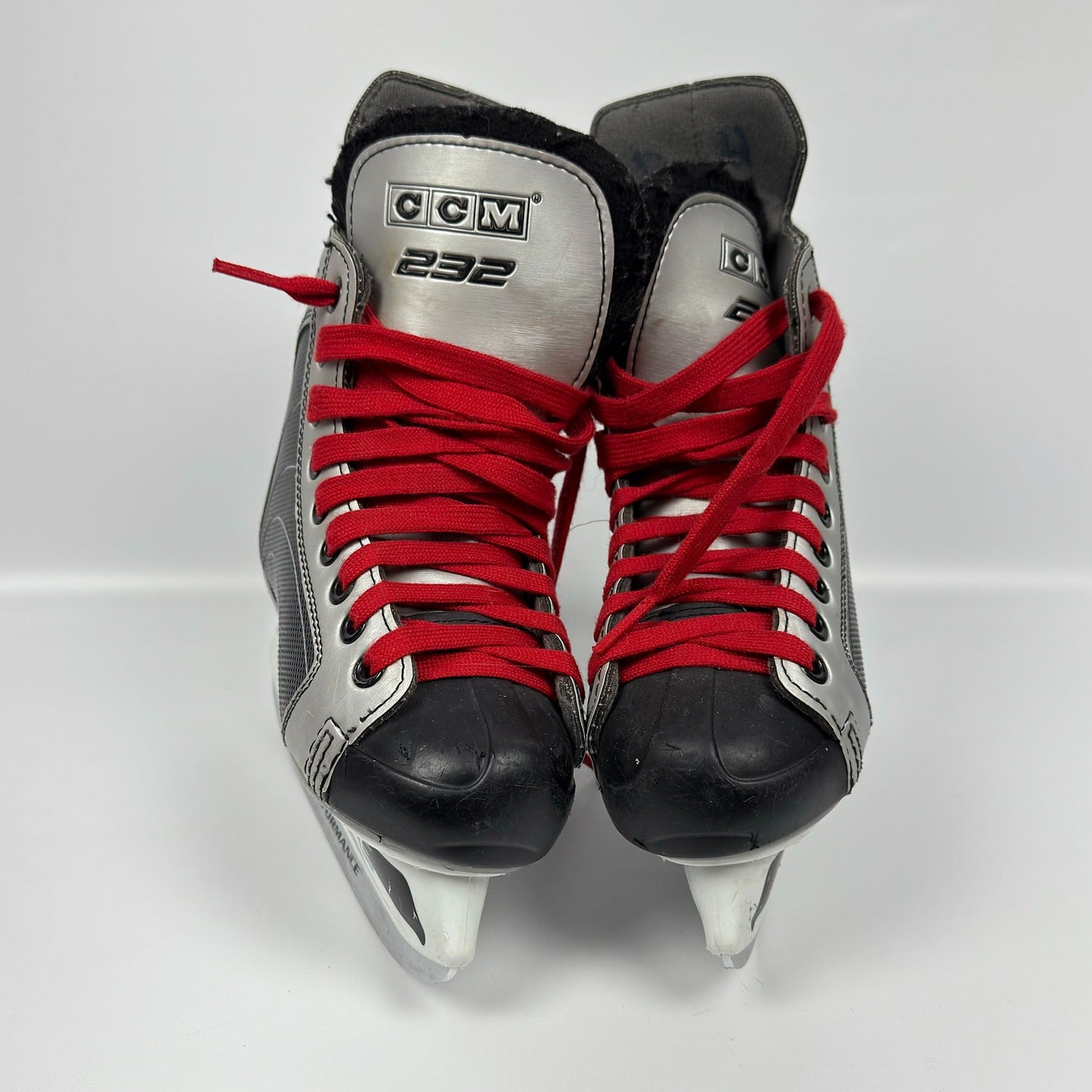 CCM 232 Youth Skates 1Y (fits 2Y)
