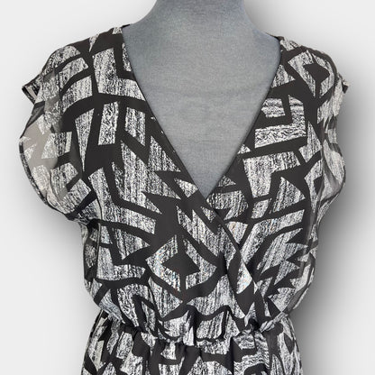 Sleeveless v-neck dress