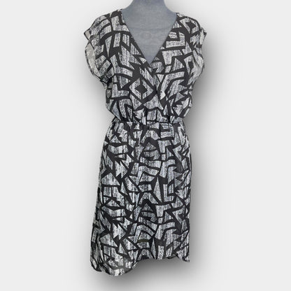 Sleeveless v-neck dress
