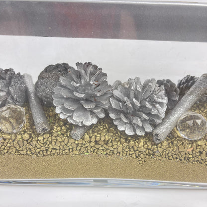 Glass décor with sand/pinecones
