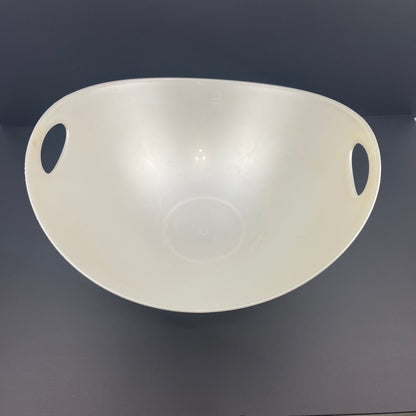 Plastic bowl with handles