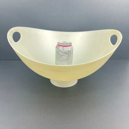 Plastic bowl with handles