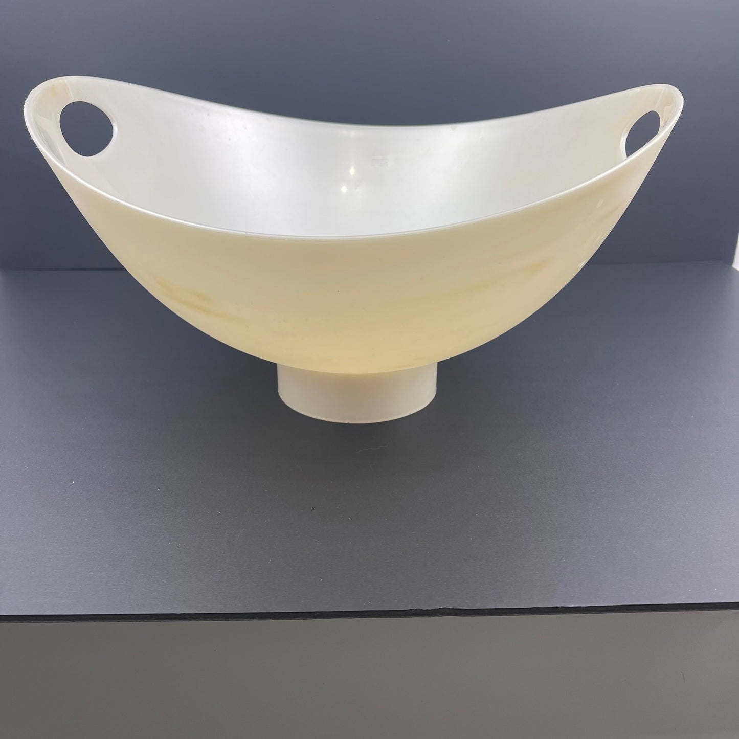 Plastic bowl with handles