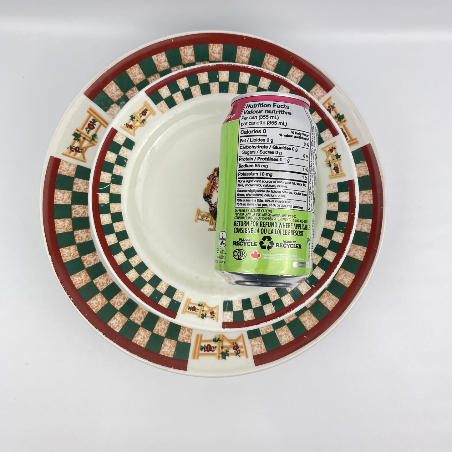 Betty Crocker plates (8)