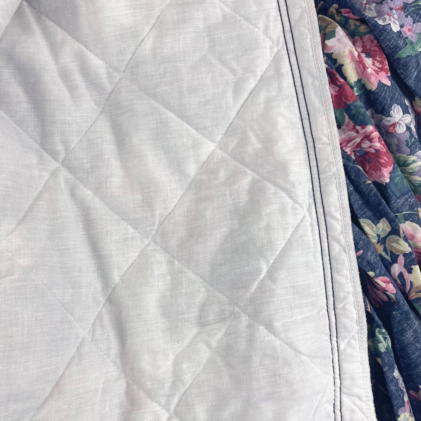 Floral print ruffle trim quilt