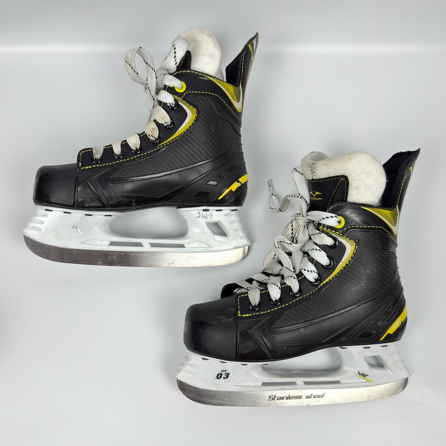 VIC Hockey HX-03 youth skates (2)