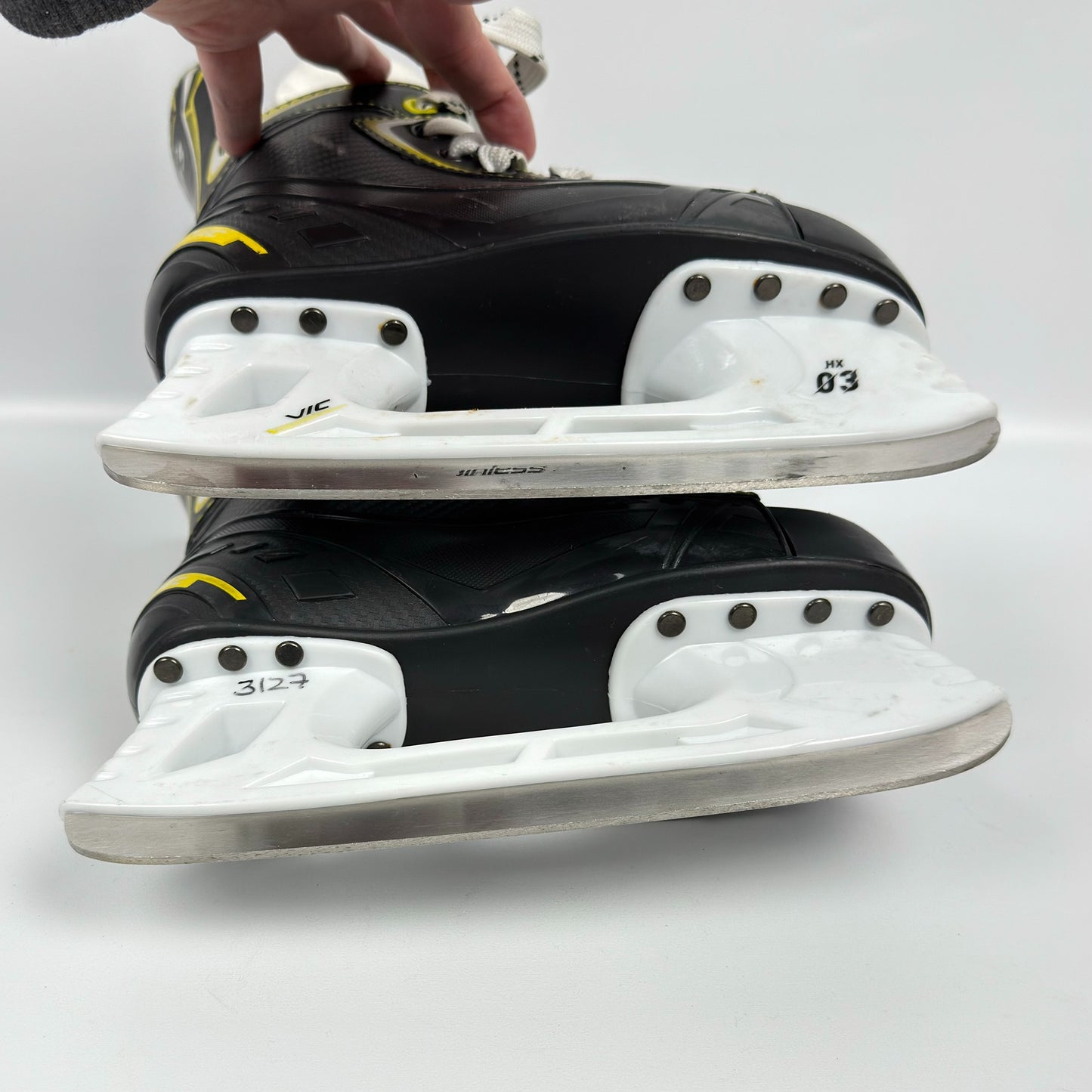 VIC Hockey HX-03 youth skates (2)