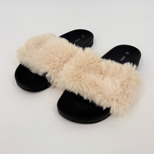 Ardene Faux Fur Slides (9)