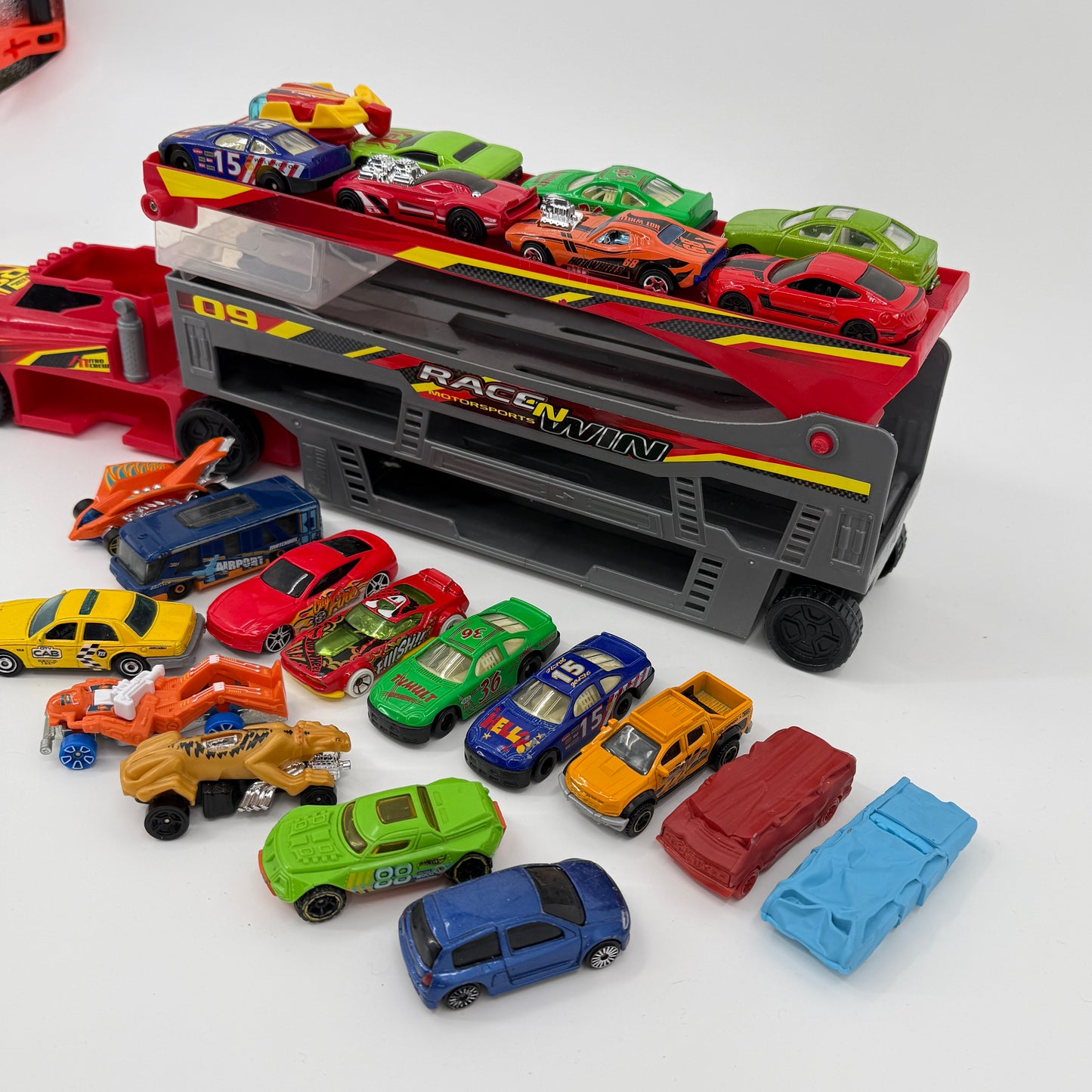 Race N Win Car Carrier Lot