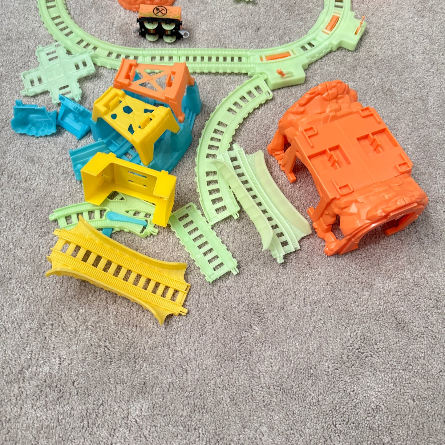 Thomas Glowing Mine Train Set (parts)