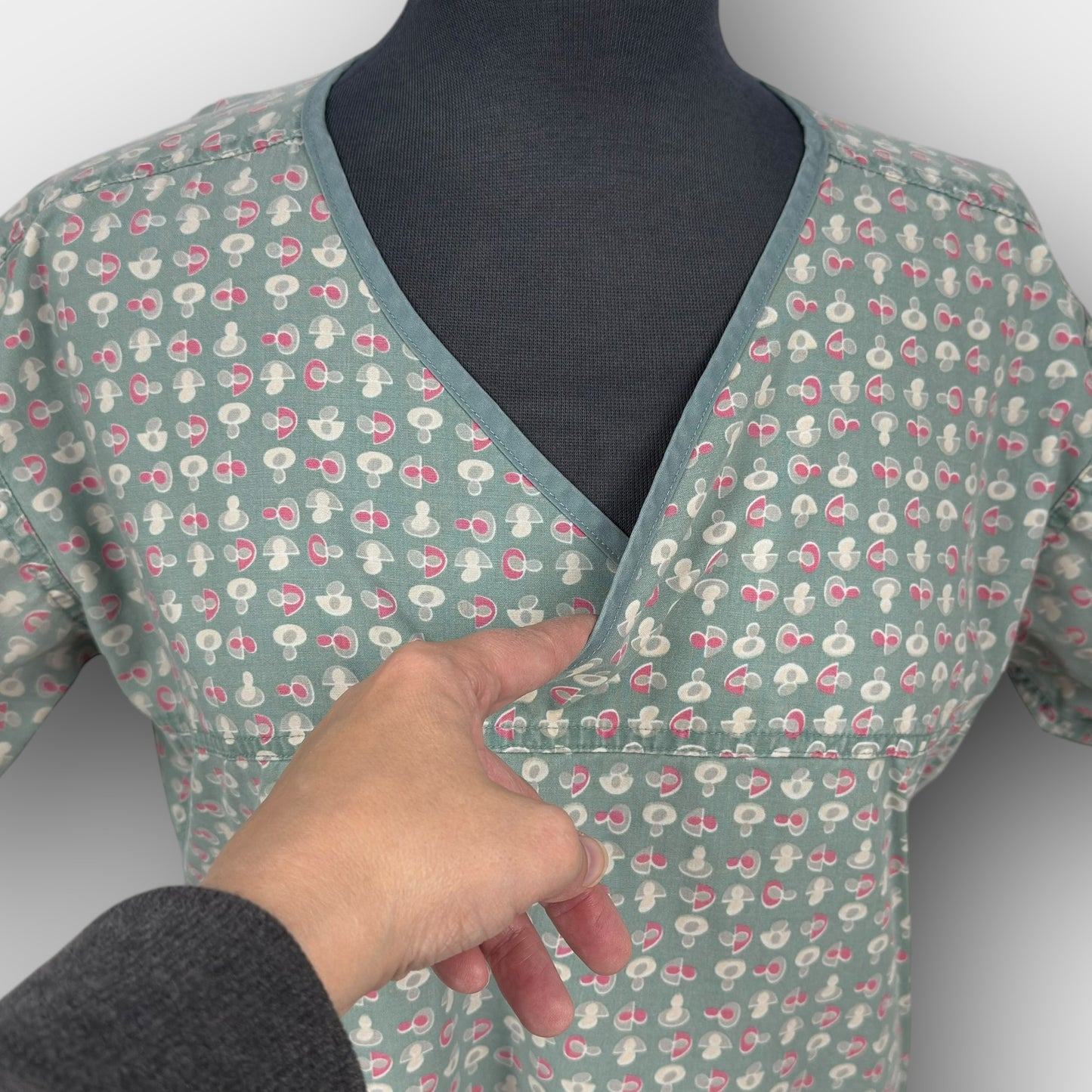 MOBB Mock Wrap Scrub Top (S/M)