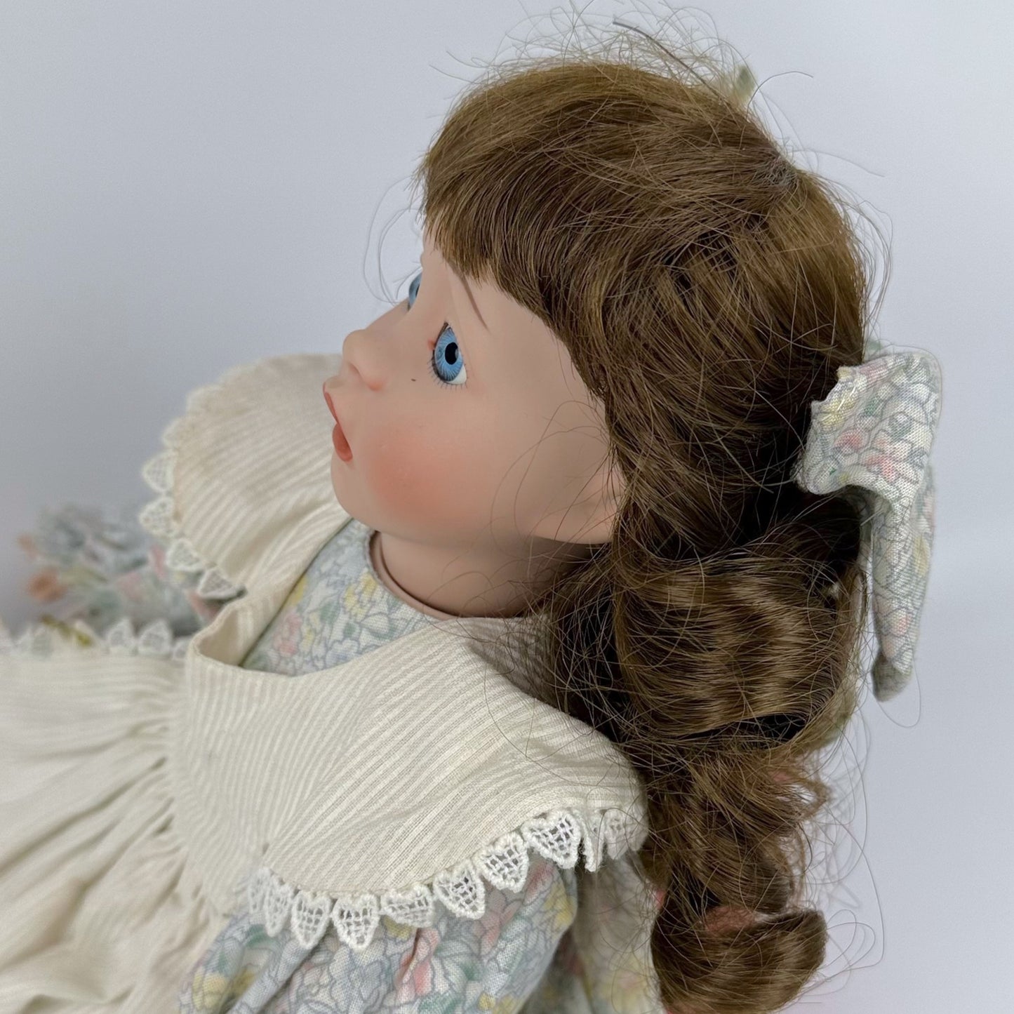 Ashton-Drake Mary porcelain doll
