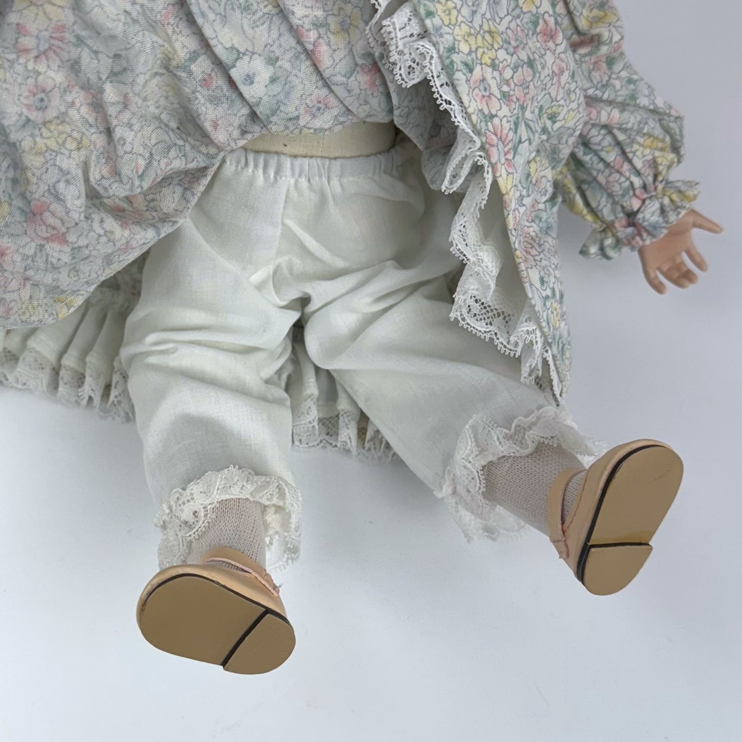 Ashton-Drake Mary porcelain doll