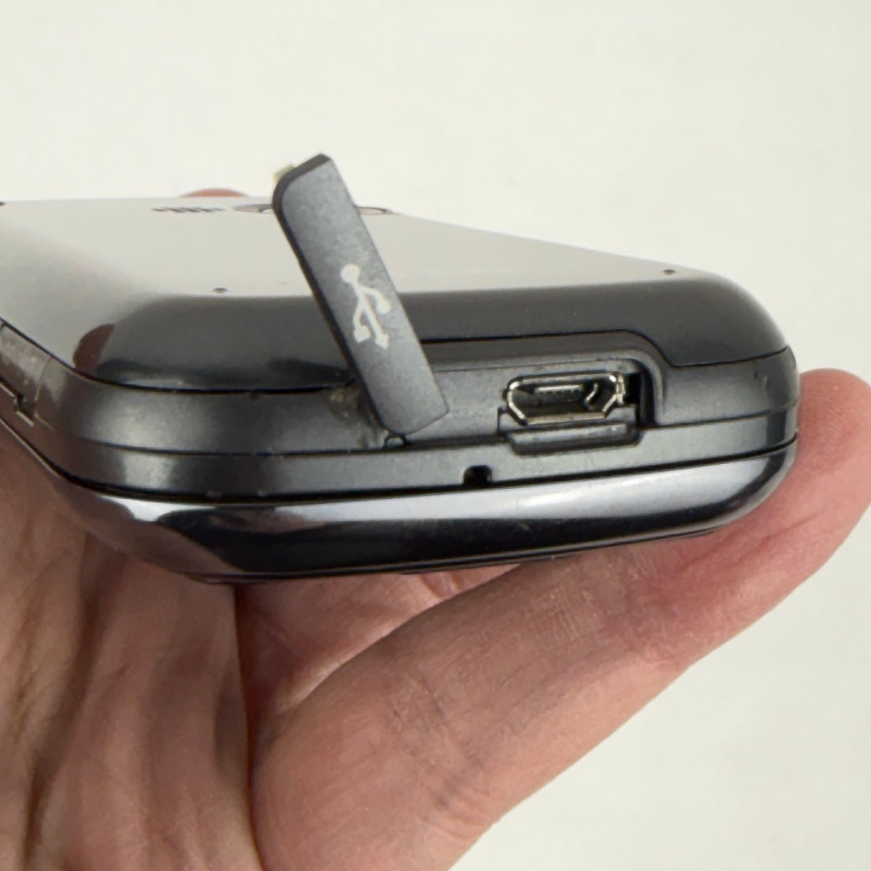 LG265 Slider Phone