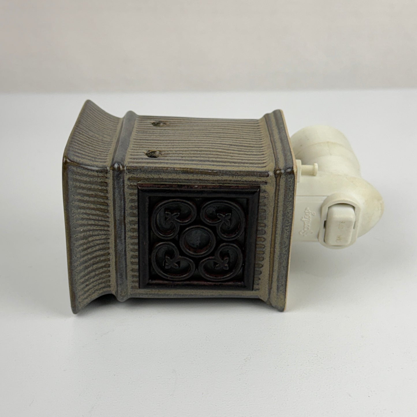 Scentsy Ribbed Plug Warmer